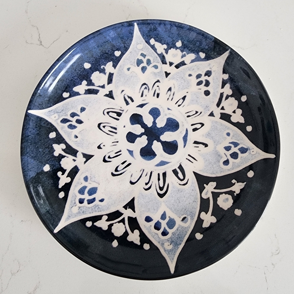 Like New! MatCeramica 8¾" Blue/Wht Salad Dessert Service Plate